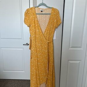 Universal thread Yellow Floral Wrap